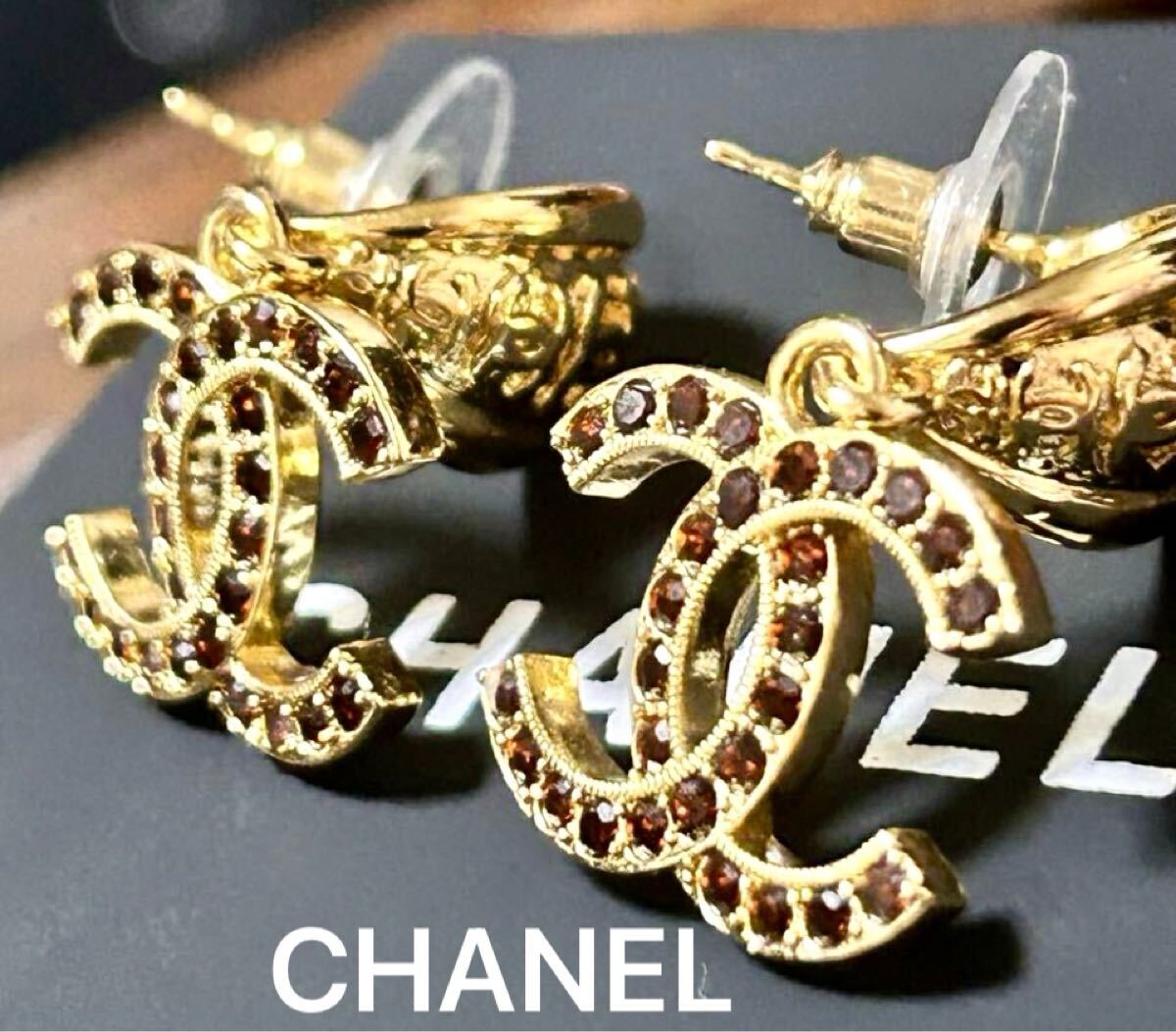 【希少デザイン☆耳元からおしゃれに】 CHANEL CCロゴ ピアス 希少 CHANEL 25A CCロゴ ピアス 両耳用エレガントでお洒落 赤色