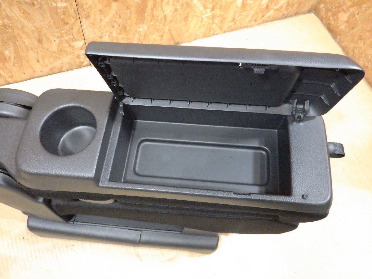 【山形 酒田発】中古 セレナ DBA-NC26 センターコンソール 小物入れ 純正 写真にある物のみ ◆説明欄要確認◆_画像2
