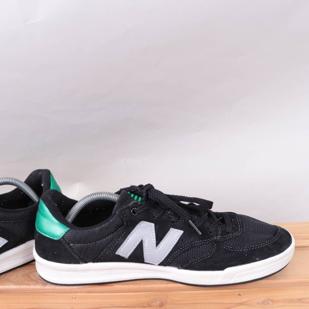z1309【300】ニューバランス US11 29.0cm/黒 ブラック シルバー メタリックグリーン newbalance メンズ スニーカー 中古_画像3