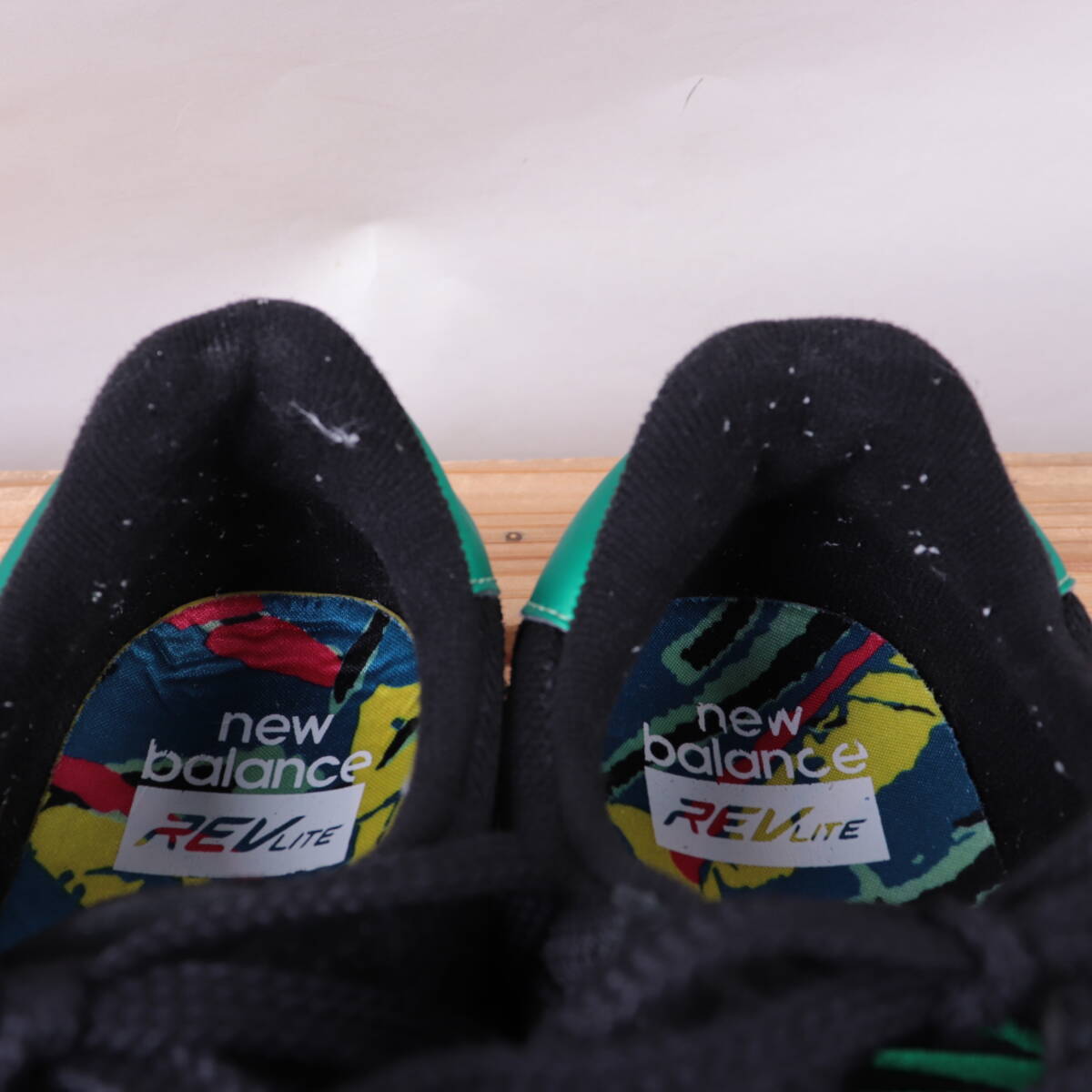 z1309【300】ニューバランス US11 29.0cm/黒 ブラック シルバー メタリックグリーン newbalance メンズ スニーカー 中古_画像6