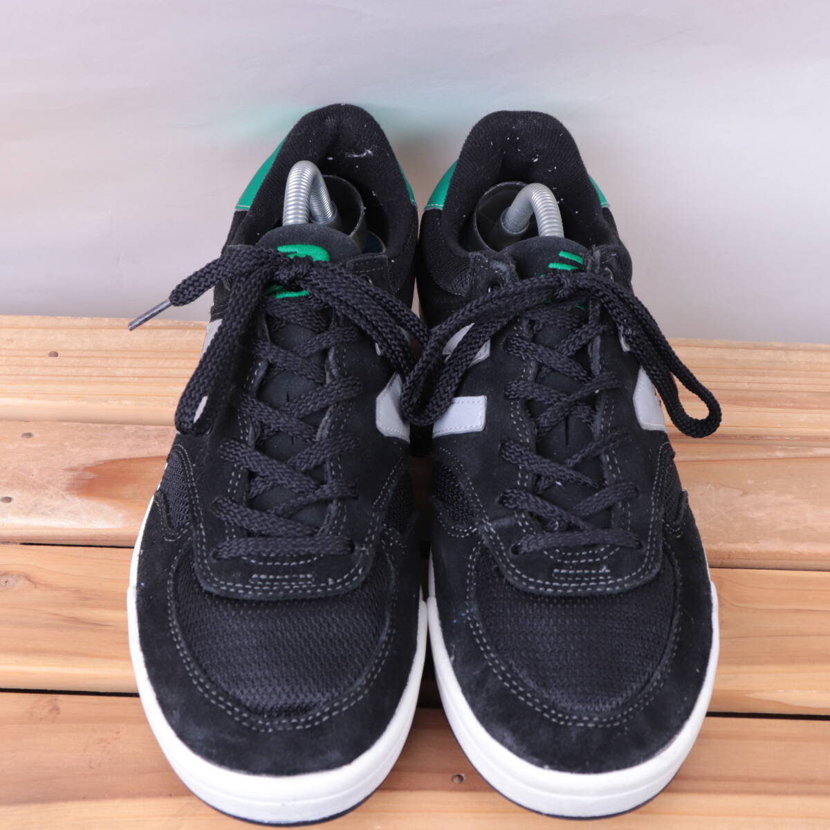 z1309【300】ニューバランス US11 29.0cm/黒 ブラック シルバー メタリックグリーン newbalance メンズ スニーカー 中古_画像2