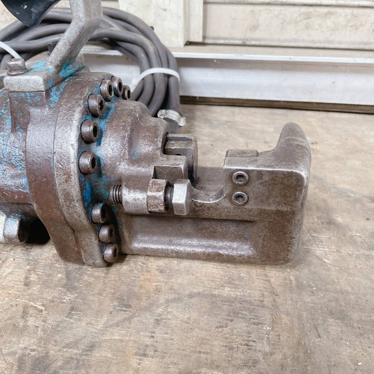 Ogura HBC-19 オグラ 電動油圧式鉄筋カッター 油圧式切断機 通電のみ確認 ※動作不明 状態説明あり ＊ジャンク品【福岡】 中古品 油圧工具 Ogura オグラ 電動油圧式鉄筋カッター HBC-19〔最大切断