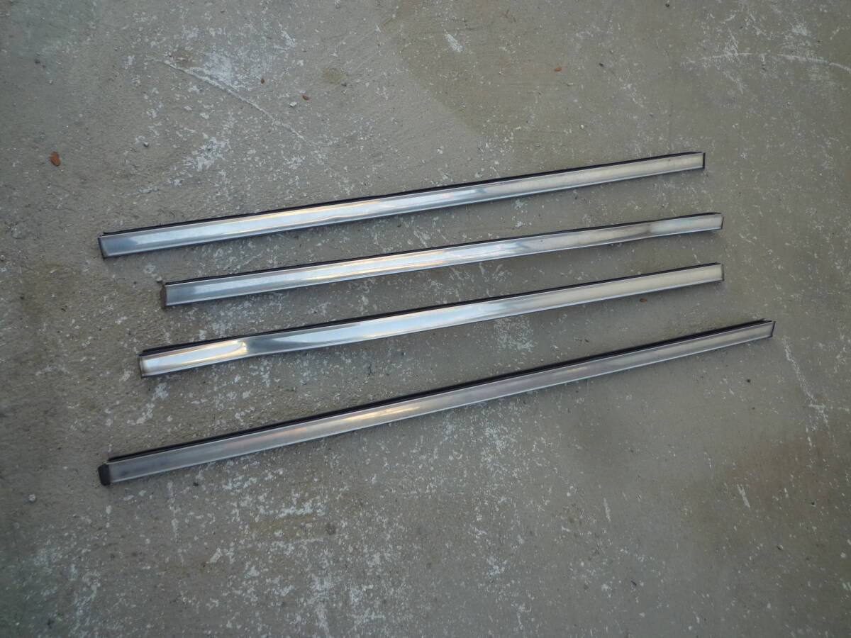 330　セド　グロ　ドアモール　　旧車_画像1