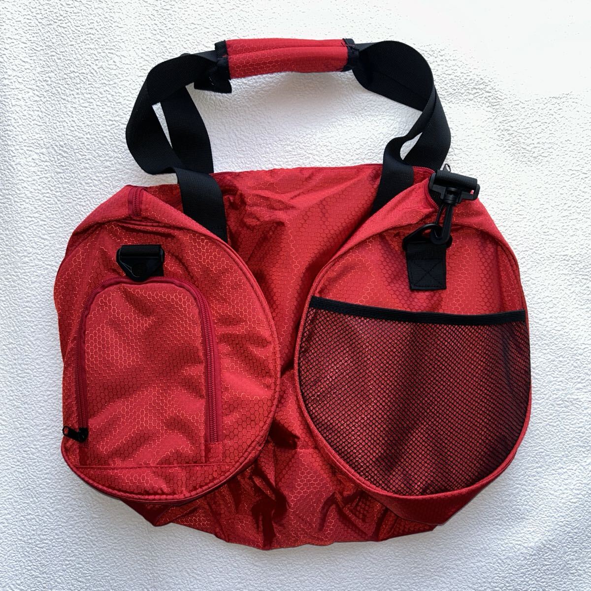 Aokelato ジムバッグ スモールスポーツダッフルバッグ 軽量 修学旅行 旅行バッグ ボストンバッグ バッグ レッド 赤_画像5