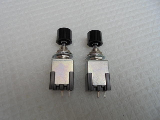 ショベル等に　 ウインカー 　ボタン　スイッチ　 2つ 　送料込　1500円 　ウインカー操作が　オン　オフ　簡単に　出来ます　_画像1