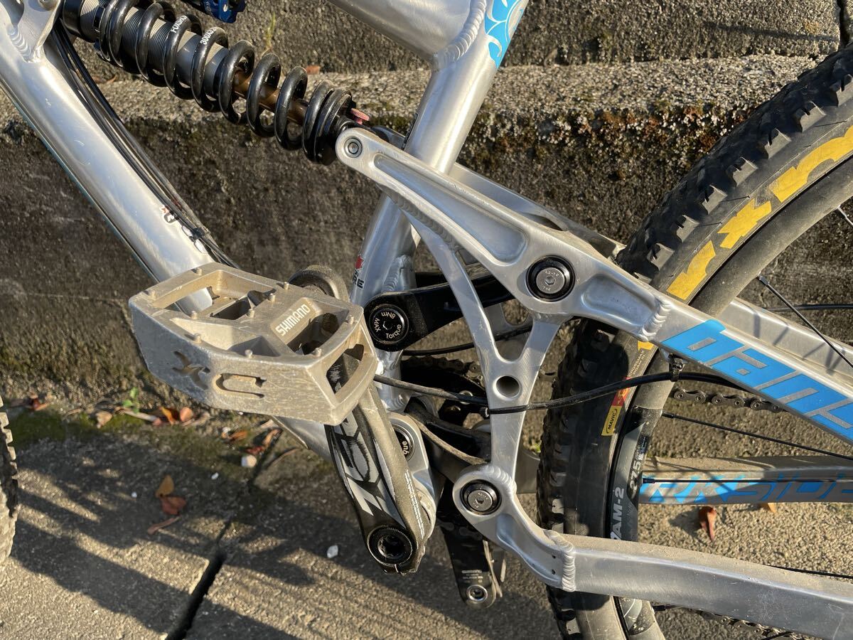 バンシー　ダウンヒルバイク　MTB カナダのアルミフレーム　部品多數(shù)　即乗り