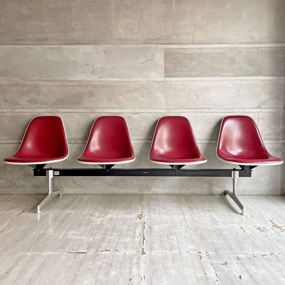 ♪ ハーマンミラー Herman Miller ビンテージ エアポートベンチ タンデムシート 4連 サイドシェル 3rd PVCレザー FRP イームズ 希少_画像2