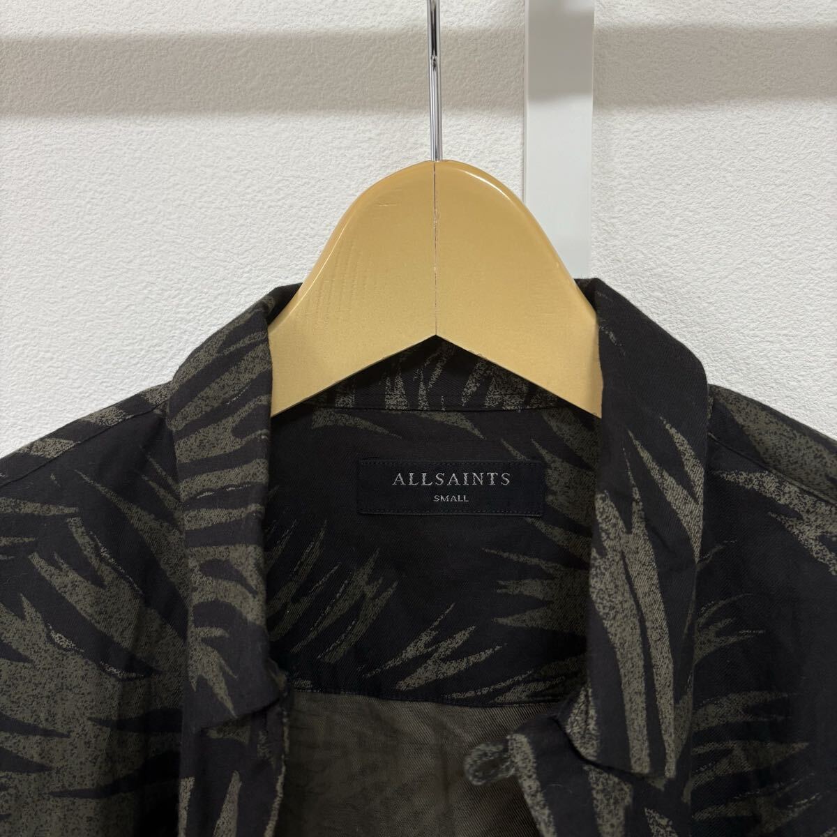 ALLSAINTS 総柄シャツ　長袖シャツ　リーフ柄シャツ トップス_画像3