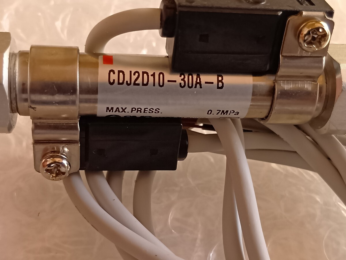 SMC воздушный цилиндр CDJ2D10-30A-C73 сенсор имеется