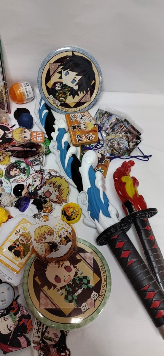 アニメグッズ まとめ売り 大量 フィギュア アクスタ 色紙 ラバスト 鬼滅の刃 無限城編 公開記念 フィギュア 大量セット 缶バッジ