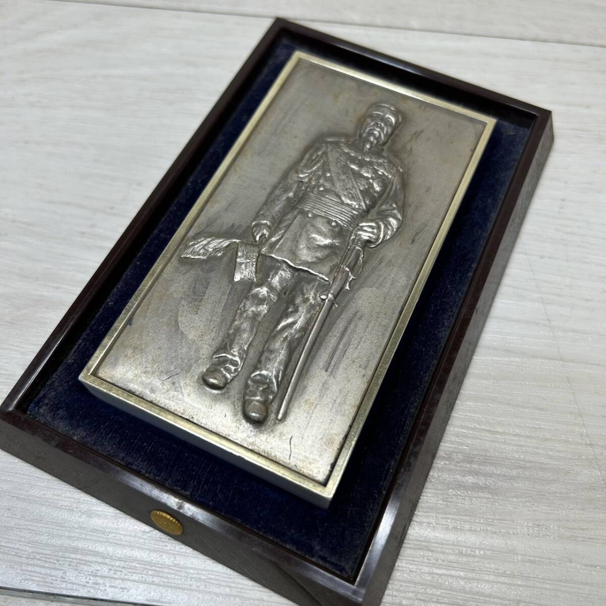 明治時代の明治天皇木彫りレリーフ 明治時代の明治天皇木彫りレリーフ