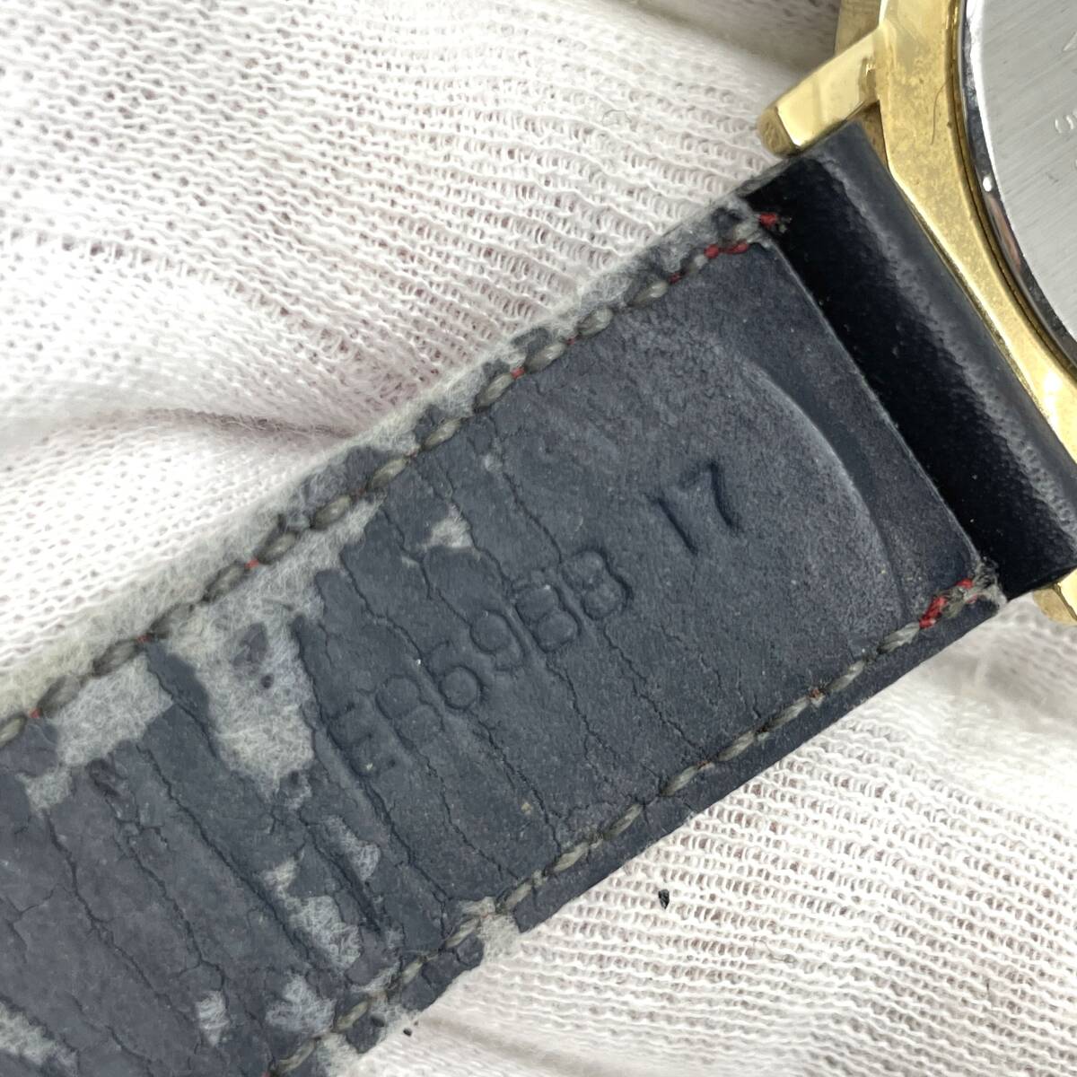 【動作未確認】CASTEL BAJAC カステルバジャック クォーツ 腕時計 黒文字盤 3針 ラウンド ケースゴールド レザーベルト V721-6070_画像7