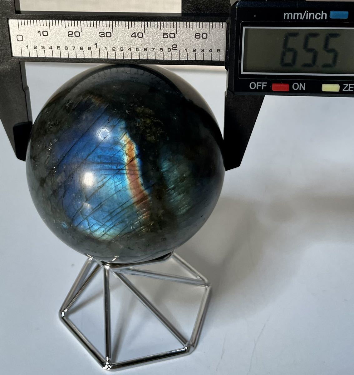 グレーのラブラドライト 008 ブルー ゴールド 天然石スフィア 丸玉 置物インテリア パワーストーン お守 魔除 幸運 ラッキー 金運UP 恋愛運_画像6