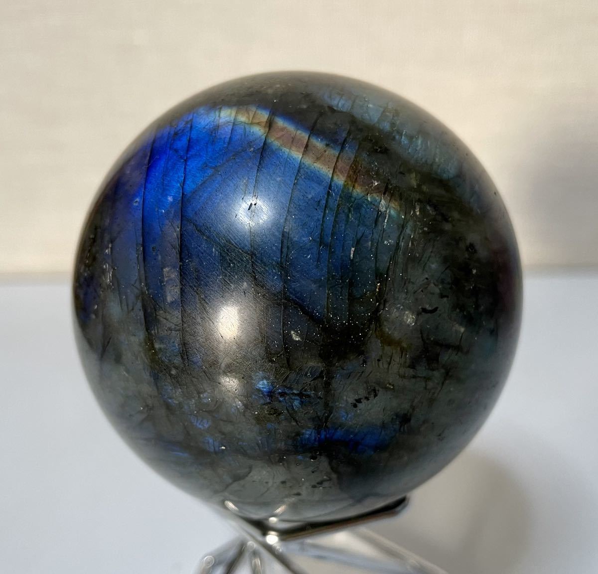 グレーのラブラドライト 008 ブルー ゴールド 天然石スフィア 丸玉 置物インテリア パワーストーン お守 魔除 幸運 ラッキー 金運UP 恋愛運_画像2