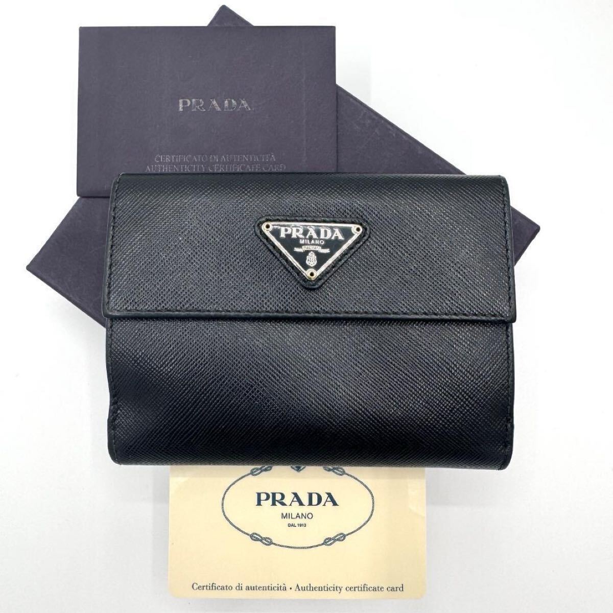 【美品】PRADA サフィアーノレザー 折り財布 ギャランティ付きw5 美品 プラダ PRADA サフィアーノ 折り財布 箱 ギャランティ付き