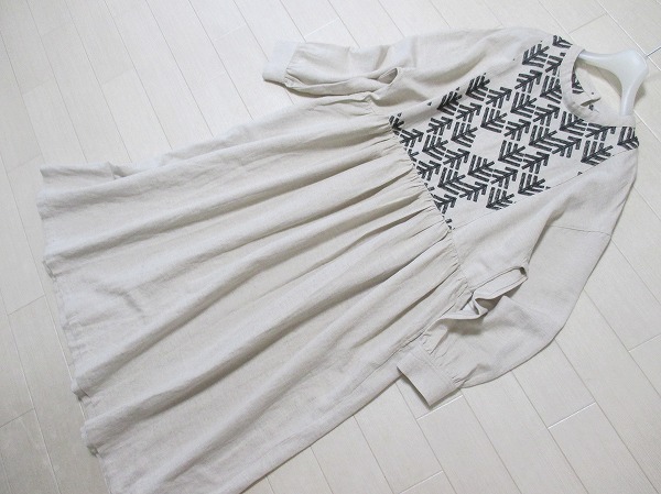 quatre saisons*キャトルセゾン　刺繍ギャザーリネン麻混ワンピース　私の部屋リビング_画像1