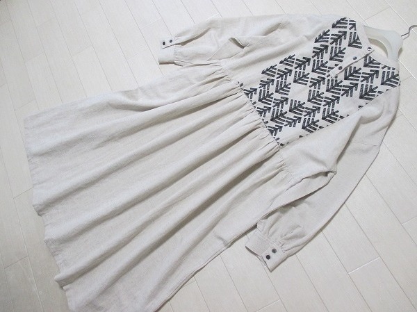 quatre saisons*キャトルセゾン　刺繍ギャザーリネン麻混ワンピース　私の部屋リビング_画像5