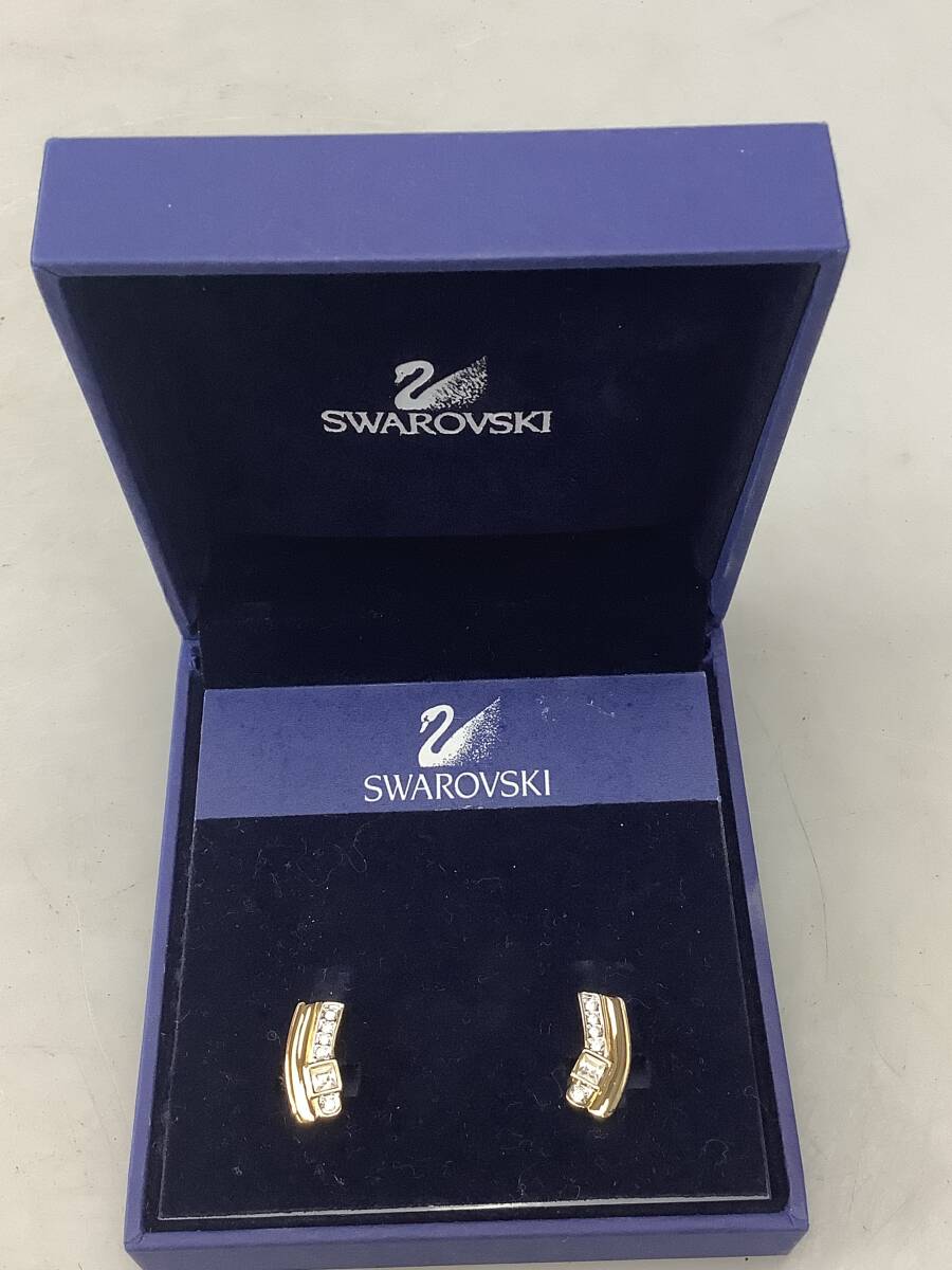 T0043 SWAROVSKI スワロフスキー カーブデザイン ゴールド レディース イヤリング 箱付き_画像2