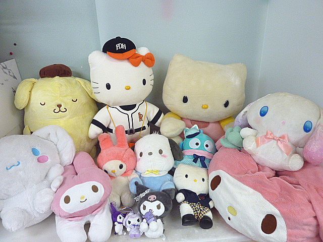 T249 未使用含む サンリオ Sanrio グッズ ぬいぐるみ マスコット 大量 まとめ ハローキティ/マイメロディ/シナモン/ハンギョドン/他
