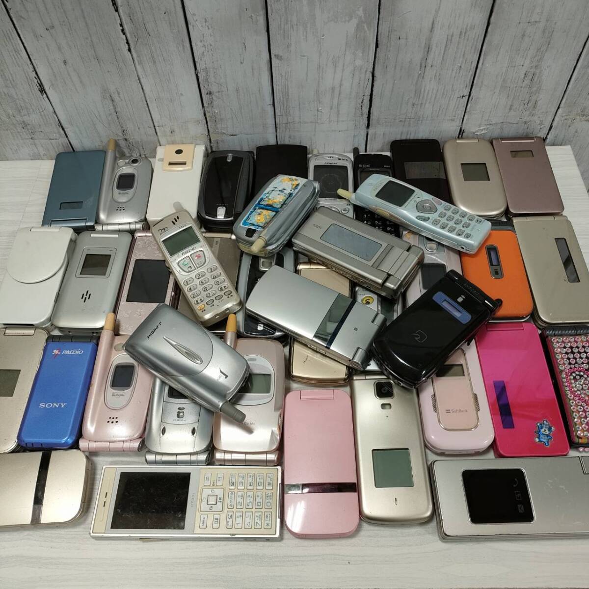 携帯電話 ガラケー まとめ 24台 動作未確認 ジャンク品 修理部品取り専用 ジャンク品/部品取りガラケー 40台おまとめ 携帯電話 docomo