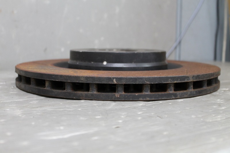 ダッジ チャージャー SRT8 左ハンドル 前期 (LXDX48) 純正 右 ブレーキディスク フロント ローター 右前 スリットローター Dodge p039061_画像4