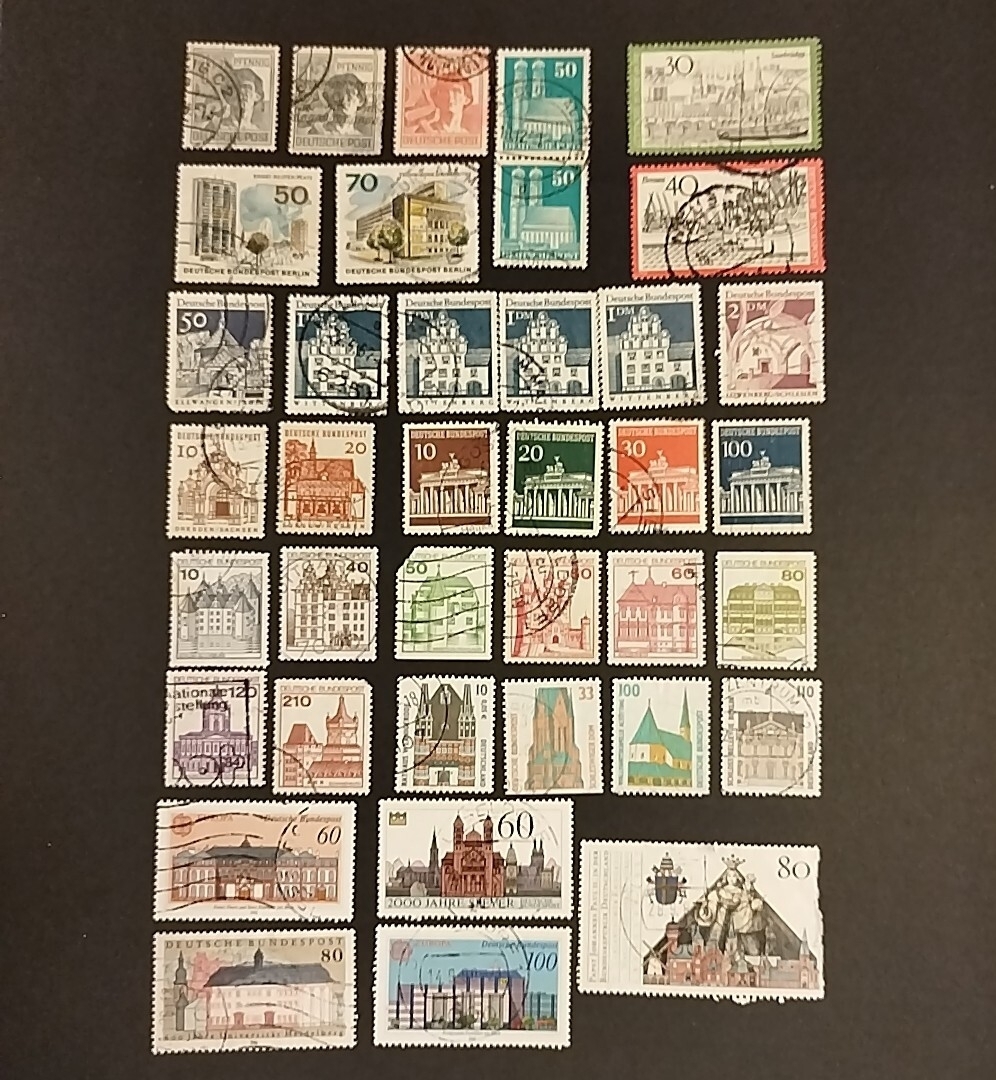 ドイツの古い切手 38枚　外国切手　DEUTSCHE POST / DEUTSCHE BUNDESPOST BERLIN ベルリン / DEUTSCHE BUNDESPOST / DEUTSCHLAND 人物 建物_画像1