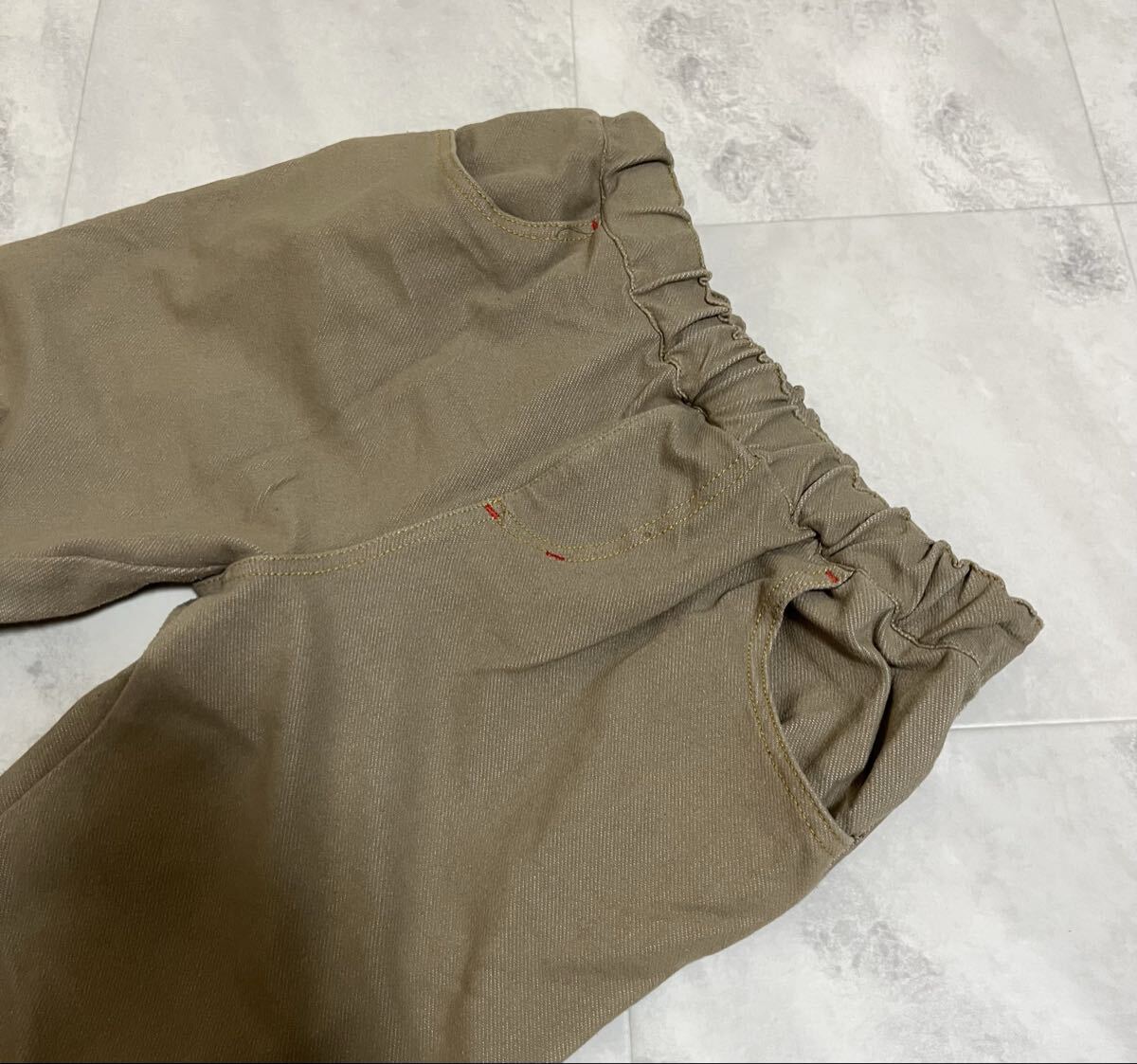 シンプル　ベージュ パンツ 150cm　　145-155　　ストレッチパンツ_画像2