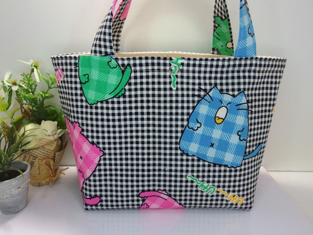 ハンドメイド まん丸猫ちゃん柄のランチトートバッグ ③