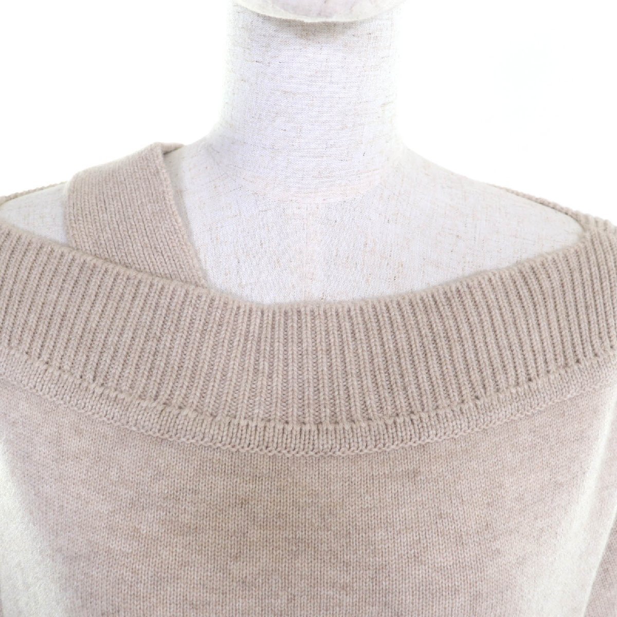 未使用品★HERMES エルメス 24AW 4H2541D1 カシミヤ100％ ロゴ金具付 アシンメトリー 長袖 ニット ワンピース ベージュ 36 伊製 正規品_画像5