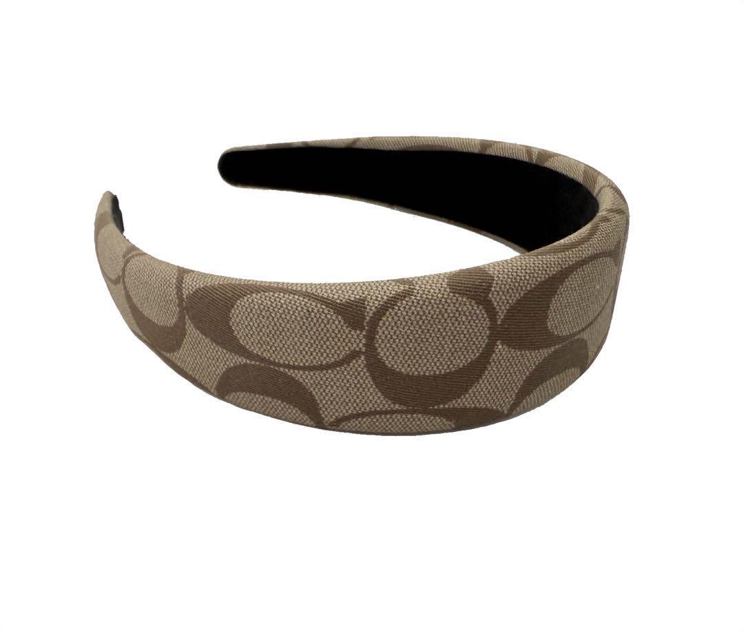 コーチ カチューシャ シグネチャー ベージュ C型ヘアバンド レディース COACH ヘッドバンド ヘアカーフ カーキ CA804 ヘアアクセサリー_画像3