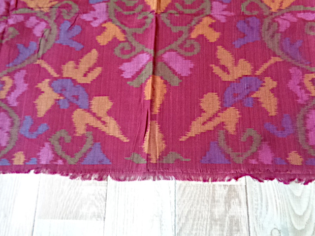 少し訳あり品●1.11●マルチカバー●アジアン雑貨●バリ島●はぎれ●布●濃い赤系_画像3