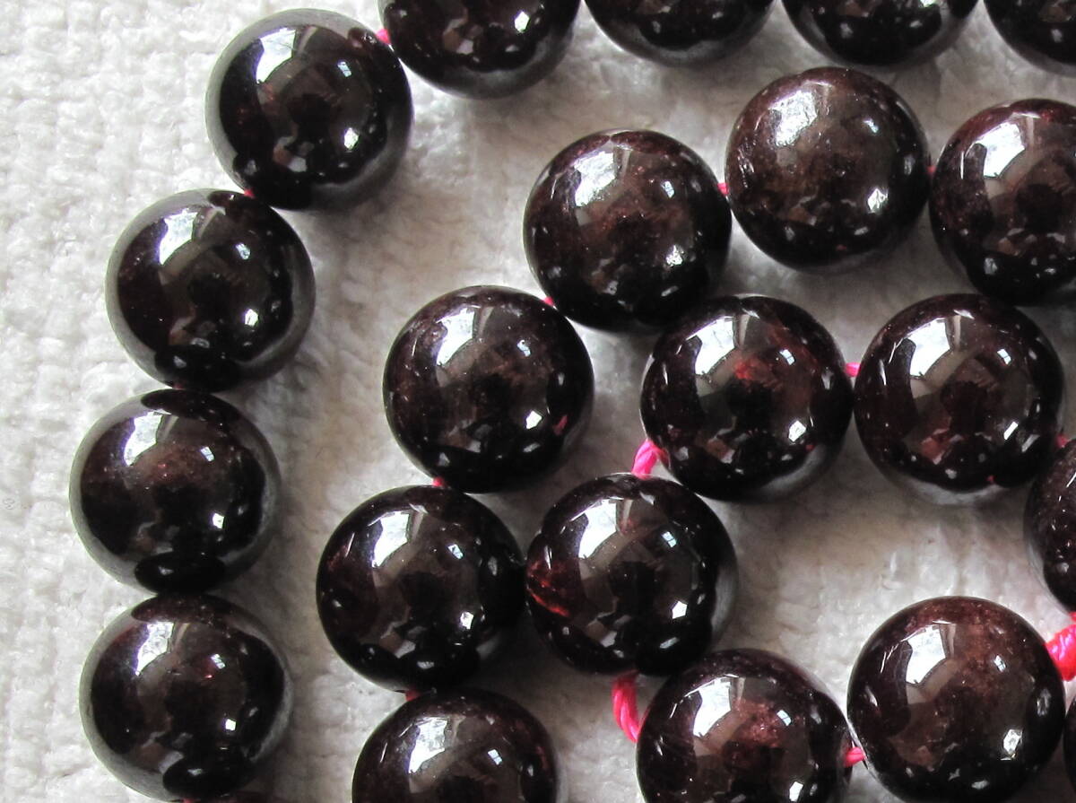 自然光撮影★天然石&ガーネット・レッド▲丸玉！10mm!1本！_画像1
