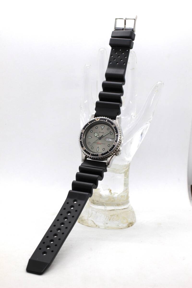 【SEIKO】ALBA V348-6070 QUARTZ ダイバーデザイン 15BAR STAINLESSSTEEL JAPAN 中古品時計未使用ウレタンベルト装着 電池交換済み 25.8.21_画像3