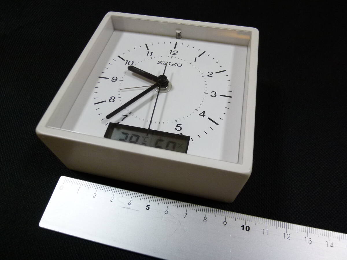 廃盤 SEIKO CLOCKカチカチ言わないアナログ目覚まし時計 温度表示 湿度表示 KR882W 白 USED