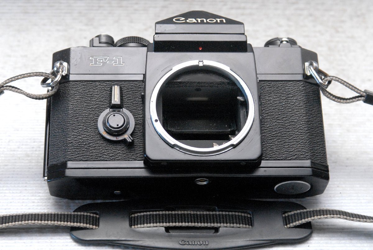 Canon キャノン 最高峰 昔の高級一眼レフカメラ F-1 ボディ