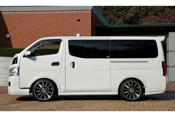 ガレージベリー NV350キャラバン E26 リアプロテクター FRP 31-0006 GARAGE VARY カスタムパーツ_画像3