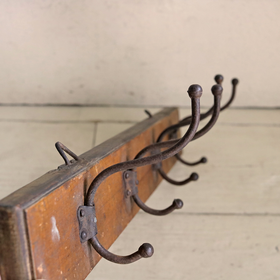 1910年代 フランスアンティーク 壁掛け 4連 コートフック アイアン 木製 アトリエ ビンテージ フック ハンガー_画像2