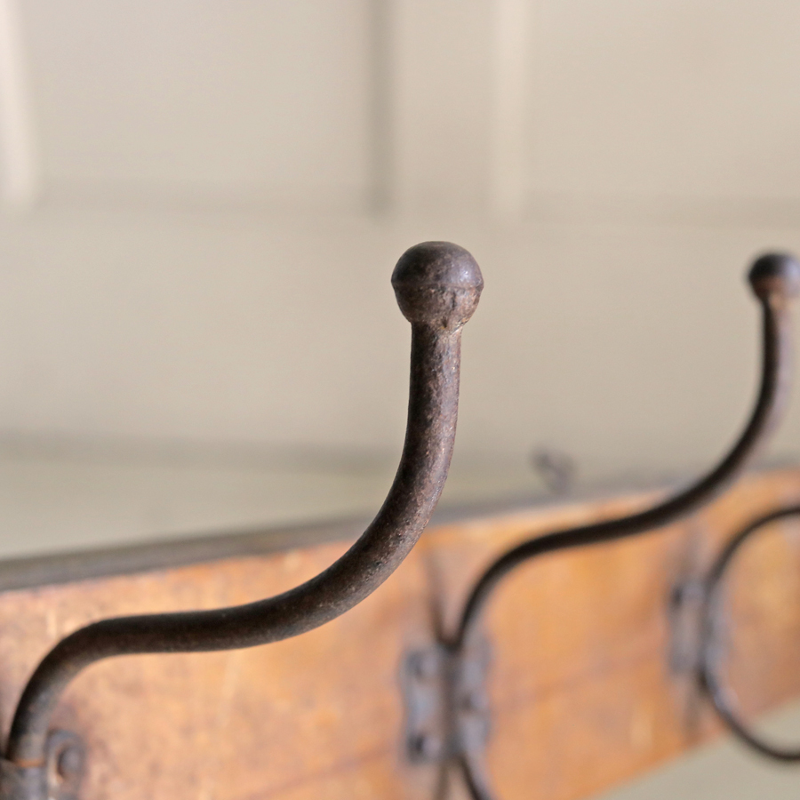 1910年代 フランスアンティーク 壁掛け 4連 コートフック アイアン 木製 アトリエ ビンテージ フック ハンガー_画像4