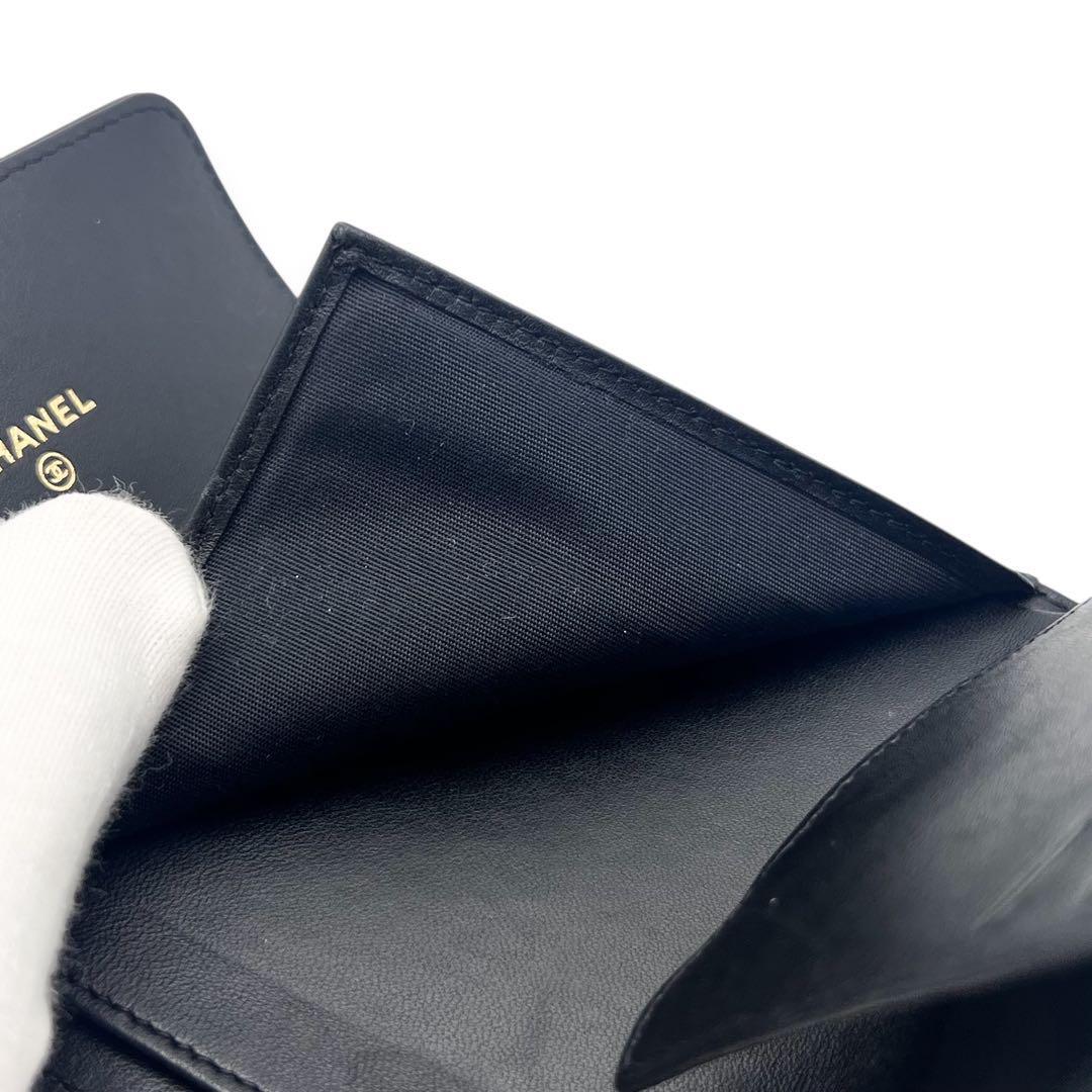 美品】 ボーイシャネル マトラッセ ラムスキン 折財布 黒
