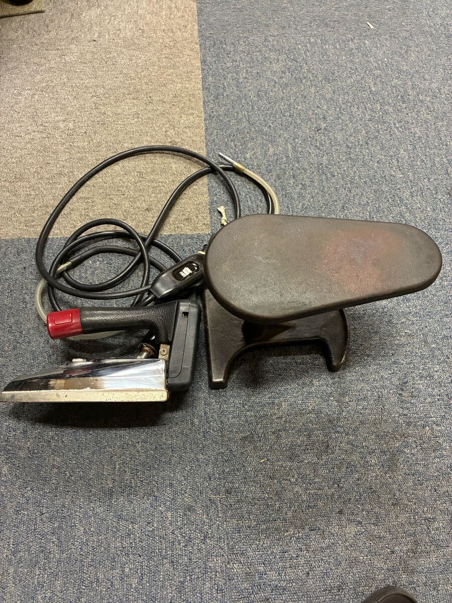 直本工業 ハイスチームアイロン 台セット　中古　業務用ナオモト 通電加熱OK 直本工業 ハイスチームアイロン 台セット 中古 業務用ナオモト