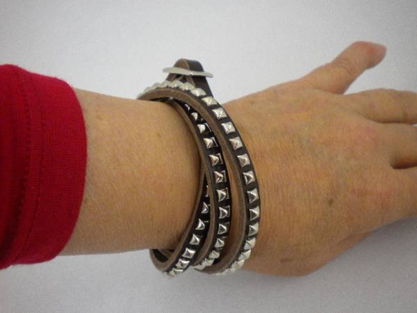 新品 牛革3重巻ブレス スタッズブレス パンク ロッカー_画像2