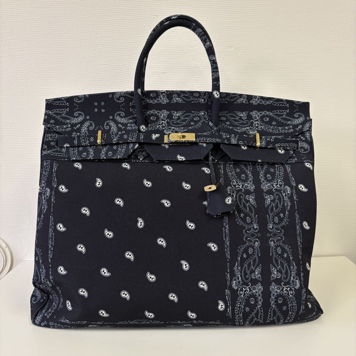 【美品】THE WORLD IS YOURS ハンドバッグ ペイズリー柄 極美品 THE WORLD IS YOURS ザ ワールドイズユアーズ PAISLY