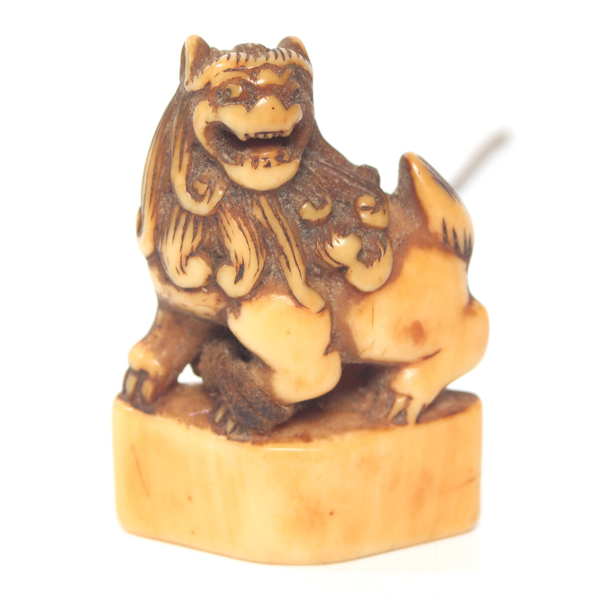 根付 ライオン 獅子 彫刻 置物 細密細工 骨董 アンティーク ライオン 獅子 象牙風 根付 天然素材 置物 彫刻品 古美術 古玩
