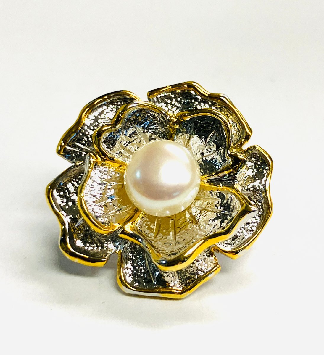 qoj.ZE909　SILVER925　シルバー　2トーン　真珠　花形ペンダントトップ　_画像1