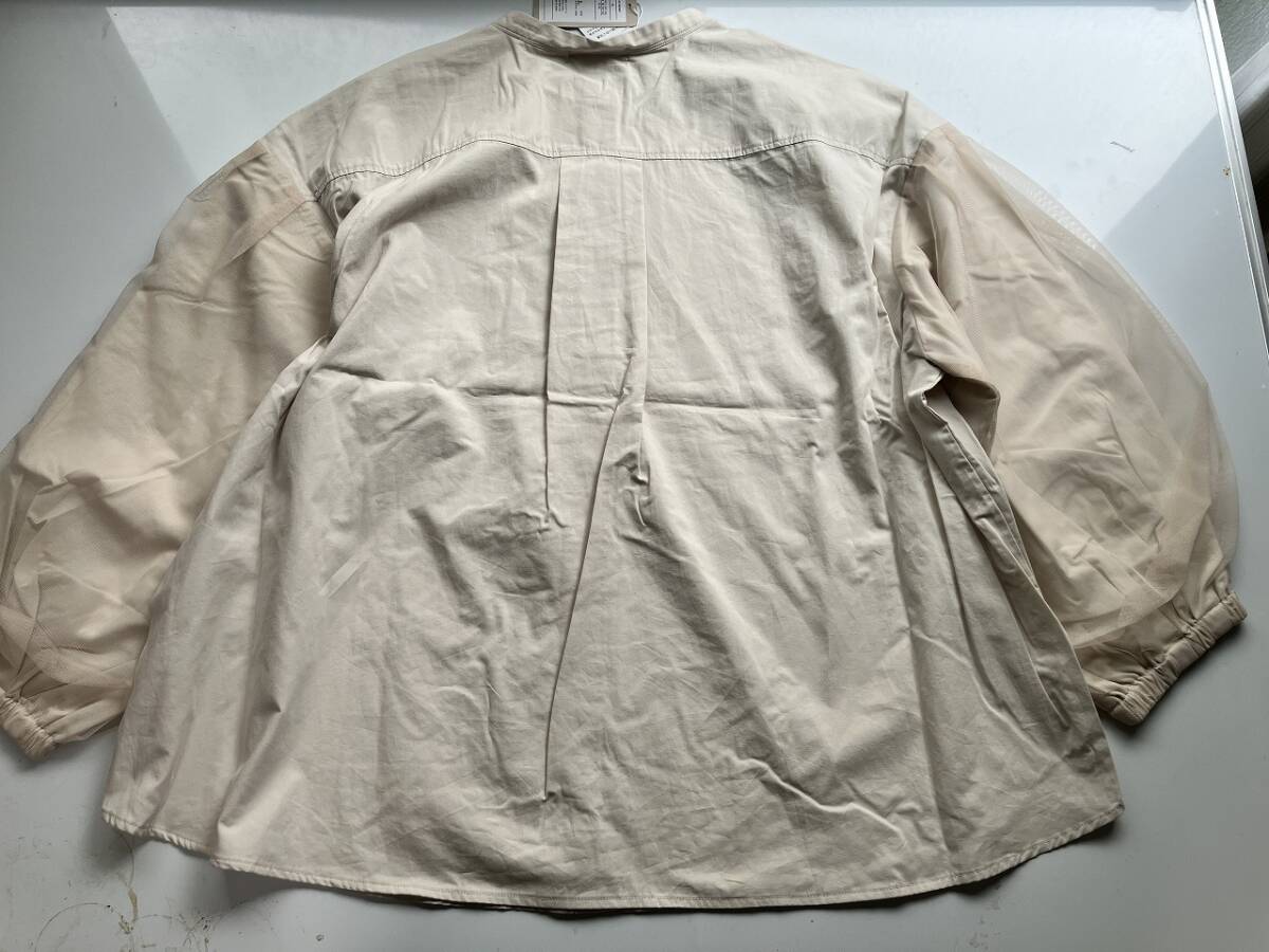 新品■大きいサイズ４Ｌ～５Ｌ■ノーカラーチュールレースパフ袖シャツ■ベージュ_画像5