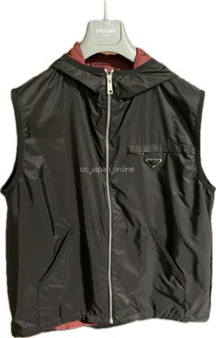 PRADAプラダ ロゴ Re-Nylon パッド入りベスト フード付き 激レア 超美品 PRADA-プラダ-フード付きナイロン・ベスト 黒
