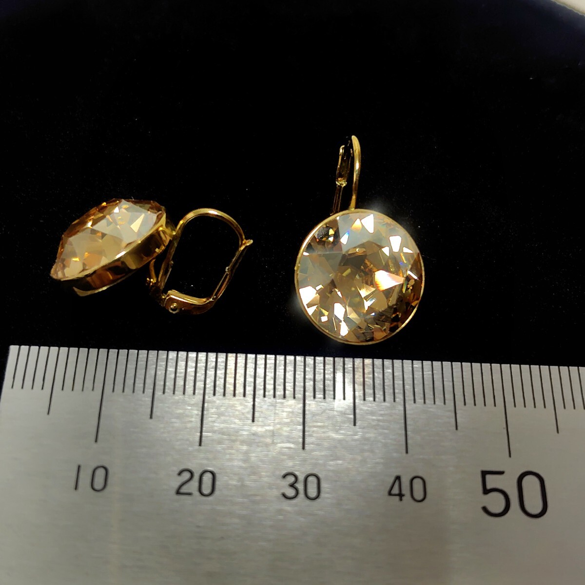 SWAROVSKI серьги крюк золотистый, цвет шампанского крупный crystal Swarovski аксессуары роскошный bela подвеска 