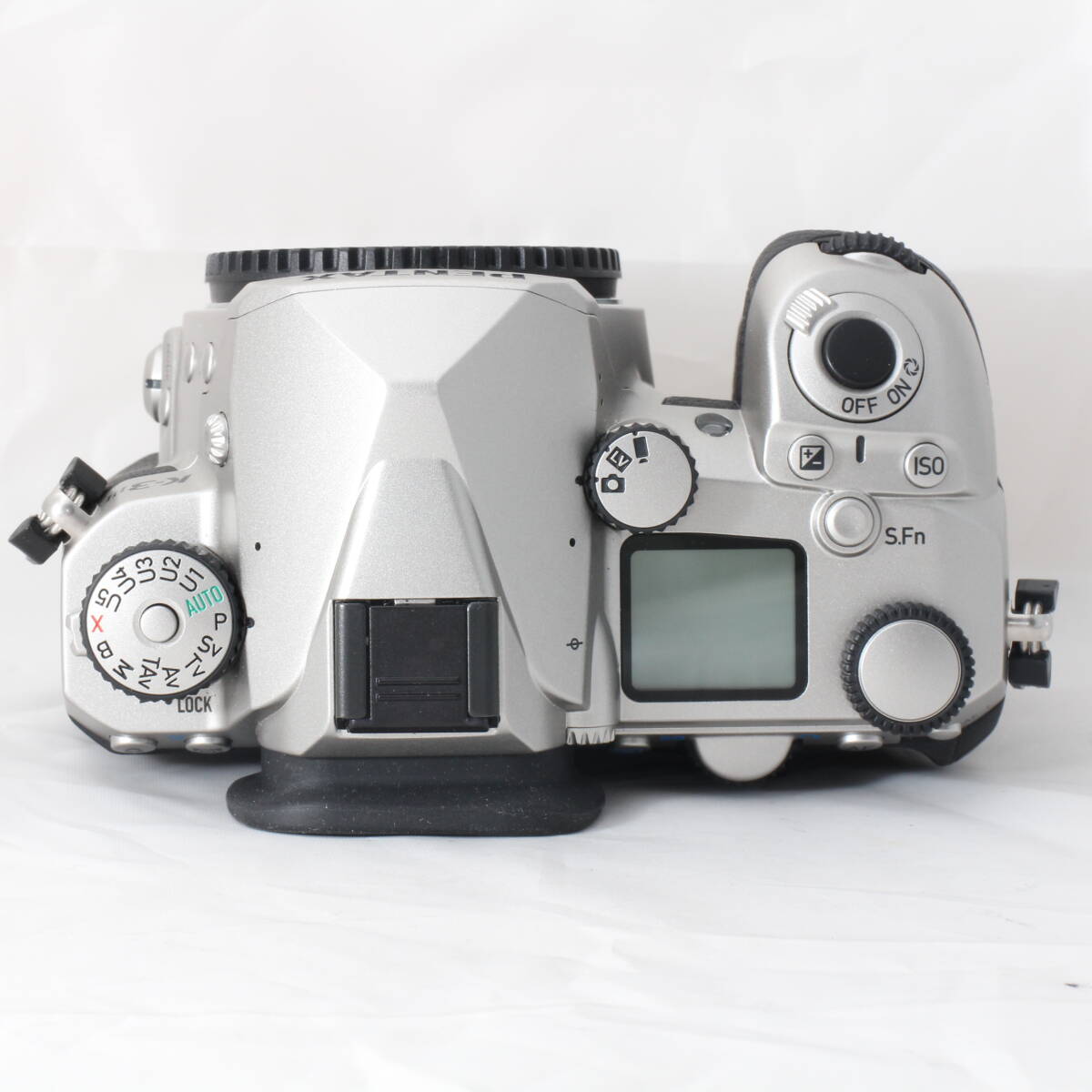 ☆良品・ショット数5993☆ ペンタックス PENTAX K-3 Mark III ボディ シルバー APS-Cデジタル一眼レフカメラ 1075 #4086_画像4