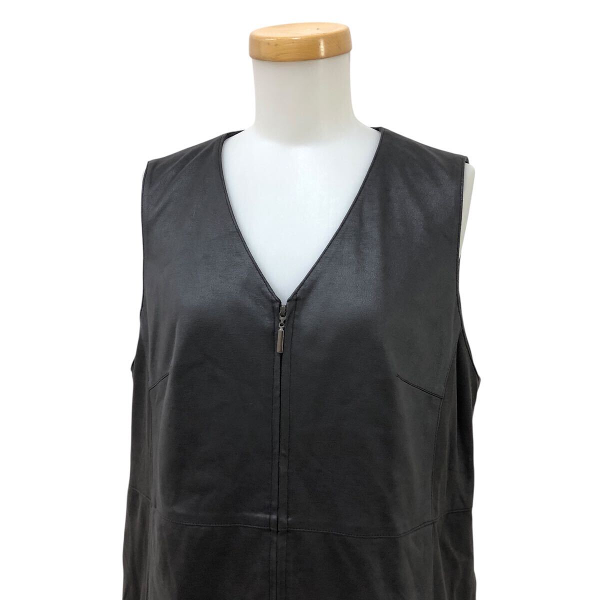 8m646-59 Leilian レリアン エコレザー 切り替え ジップアップ ワンピース ワンピ Vネック ノースリーブ ブラック 黒 レディース 9_画像2