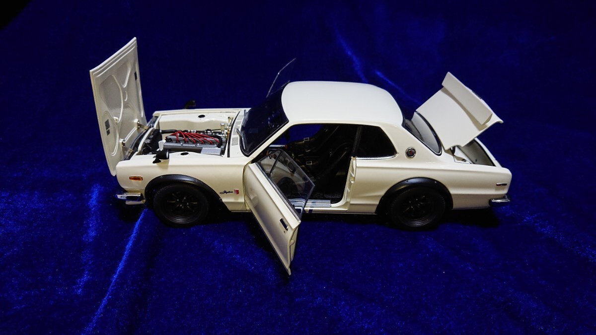 1/18 NISSAN SKYLINE 2000 GT-R KPGC10 Tuned ver White Autoart